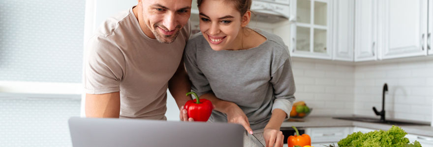 Photo d'un couple souriant